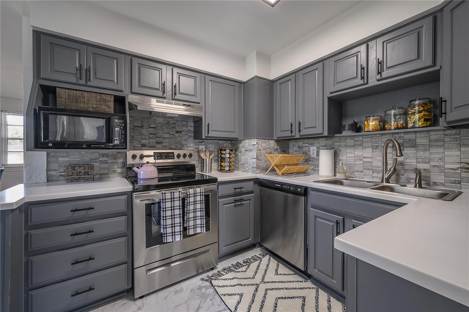 Image 16 of 32 For 920 Orient Street