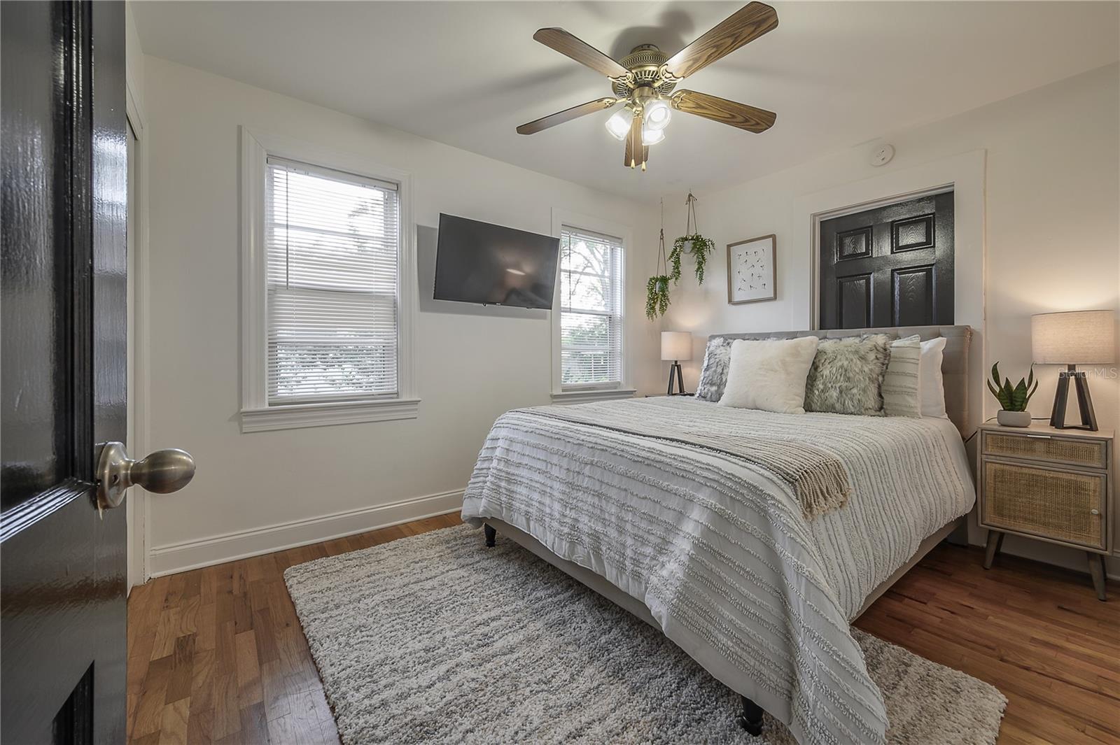 Image 23 of 32 For 920 Orient Street