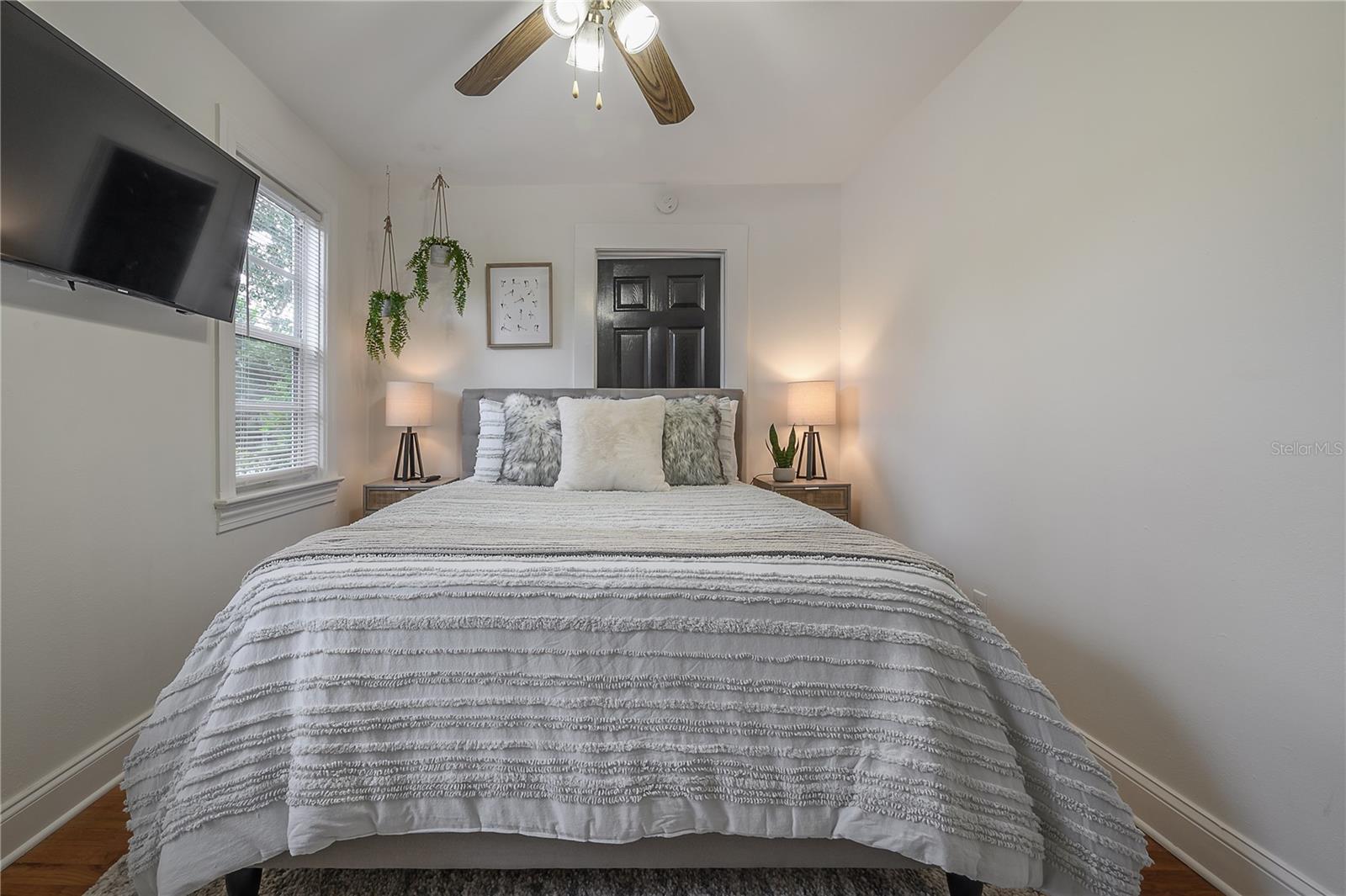 Image 24 of 32 For 920 Orient Street