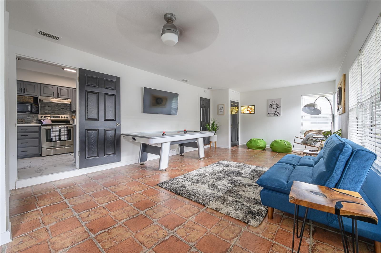 Image 26 of 32 For 920 Orient Street