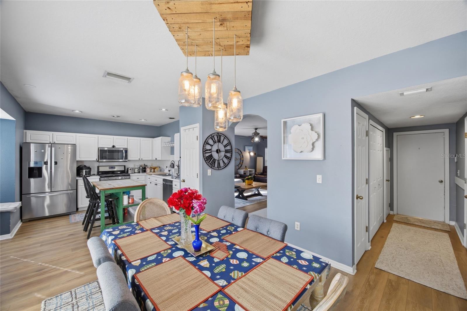 Image 7 of 27 For 6526 Summer Cove Drive