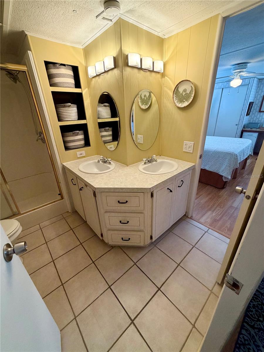 Listing photo id 10 for 34412 Oleander Drive N