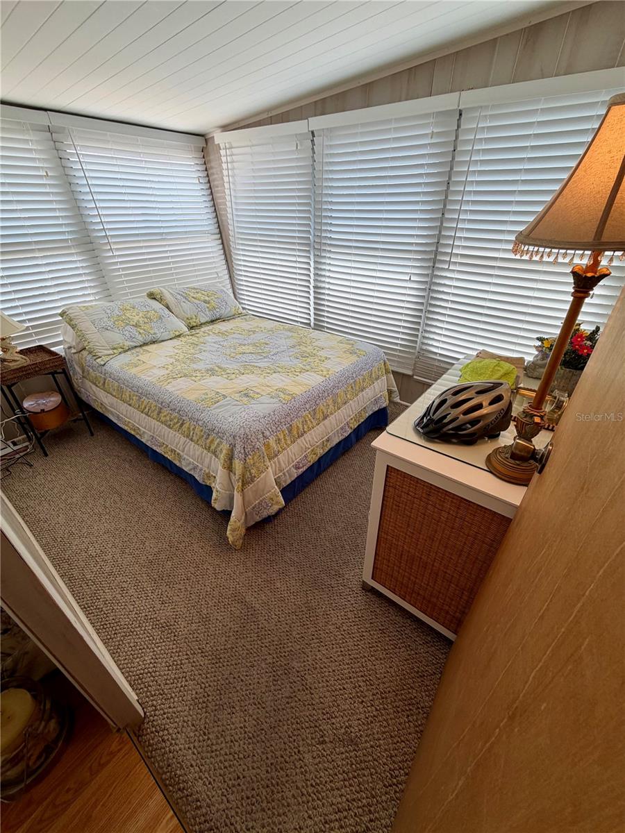 Listing photo id 11 for 34412 Oleander Drive N