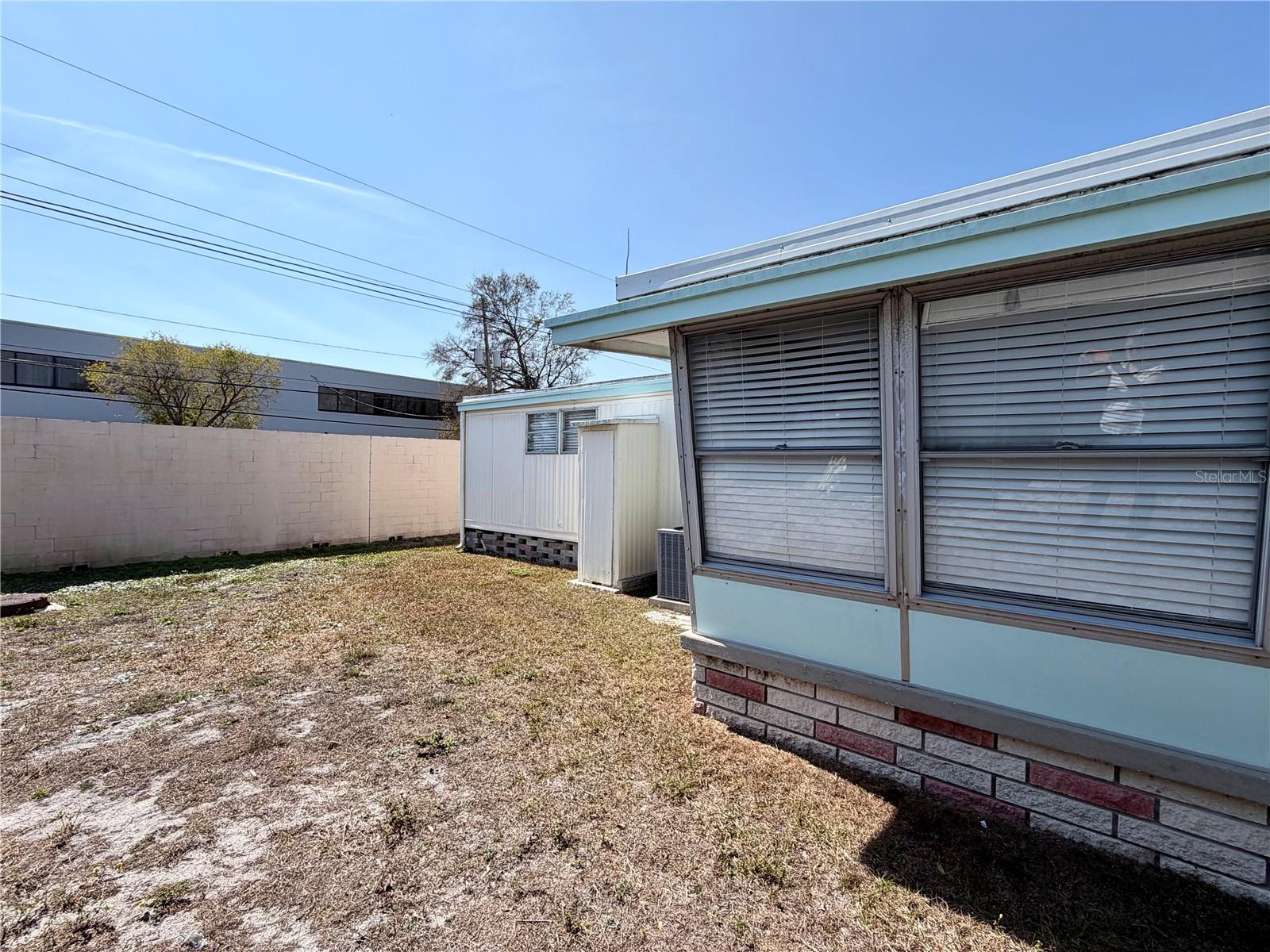 Listing photo id 13 for 34412 Oleander Drive N