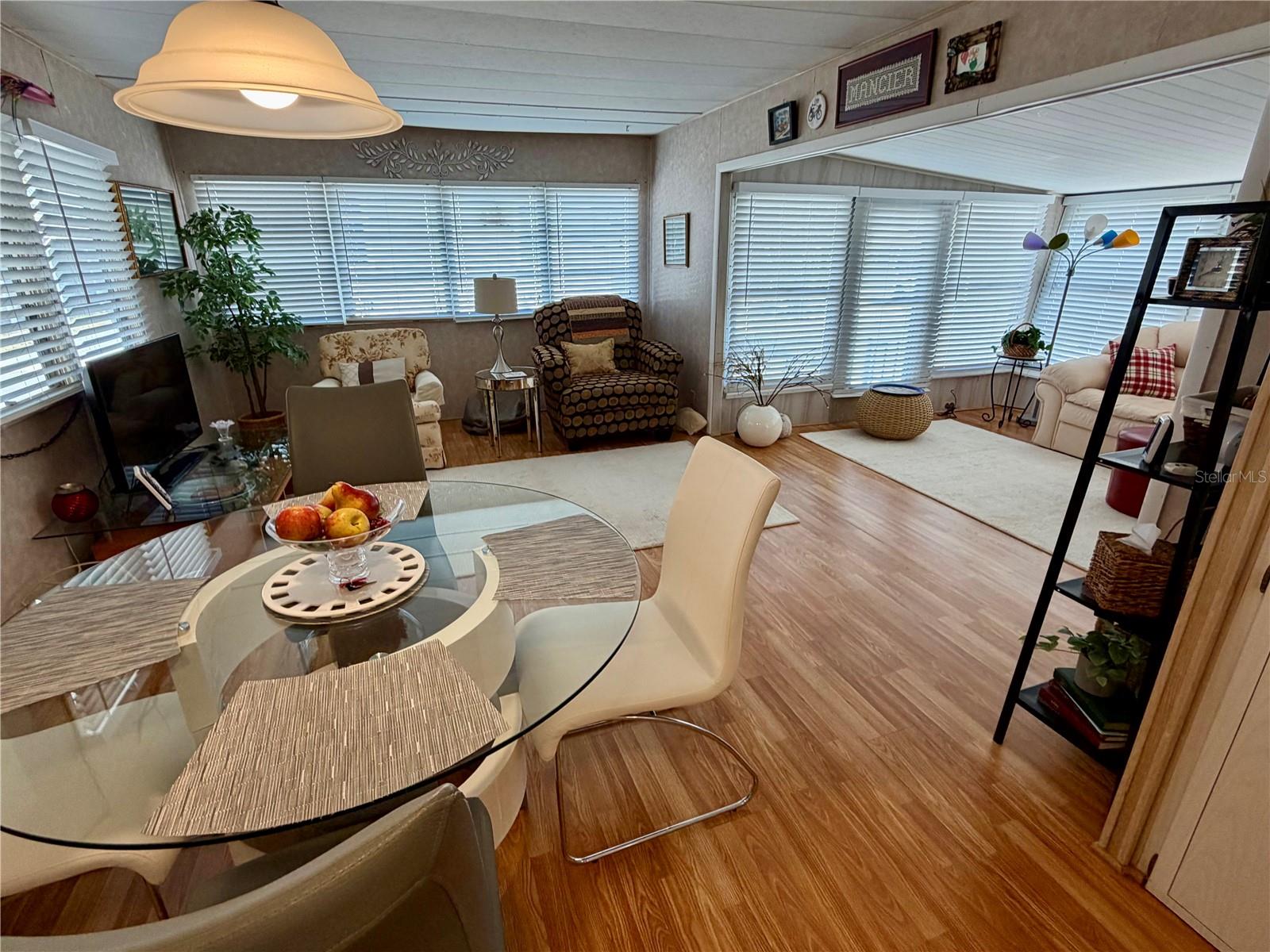 Listing photo id 1 for 34412 Oleander Drive N