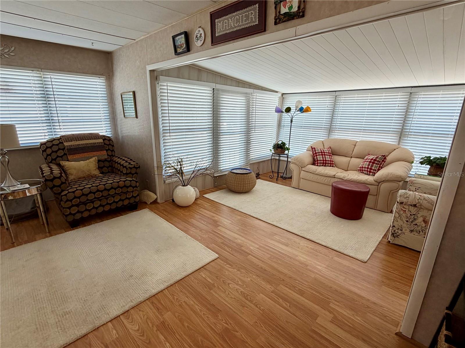 Listing photo id 2 for 34412 Oleander Drive N