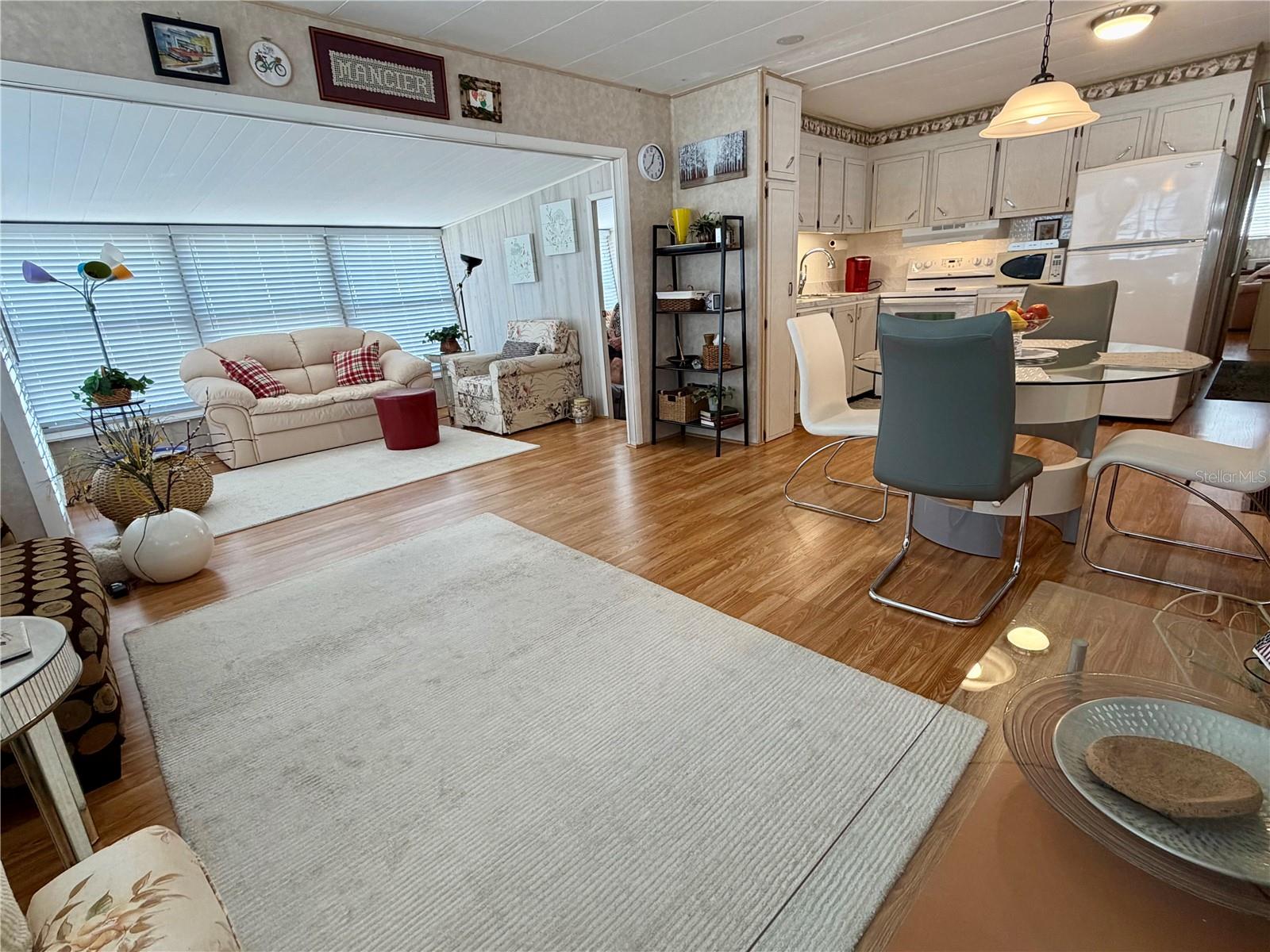 Listing photo id 3 for 34412 Oleander Drive N