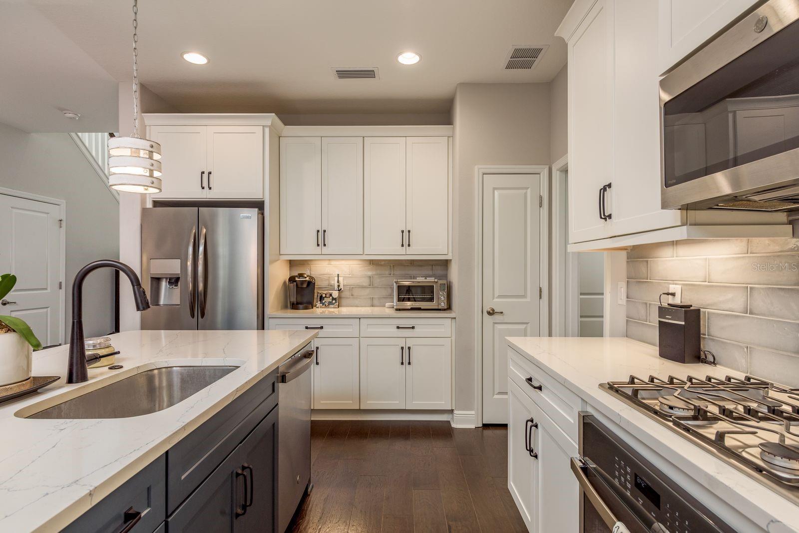 Listing photo id 10 for 2254 Spring Lake Court