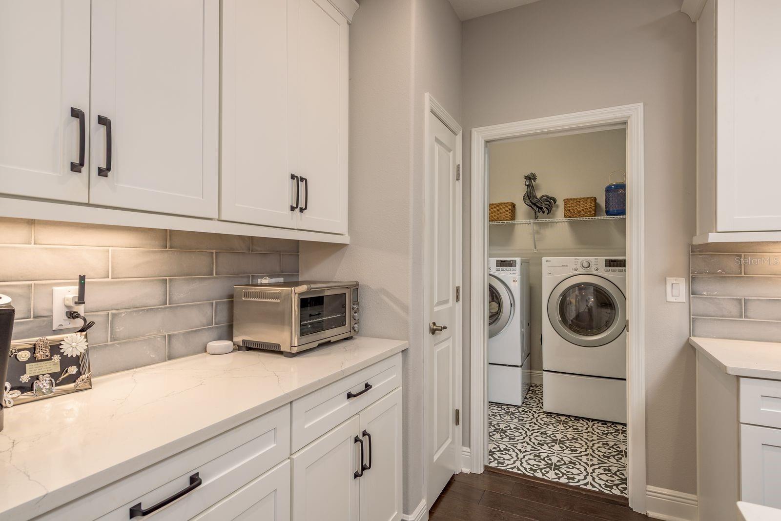 Listing photo id 13 for 2254 Spring Lake Court