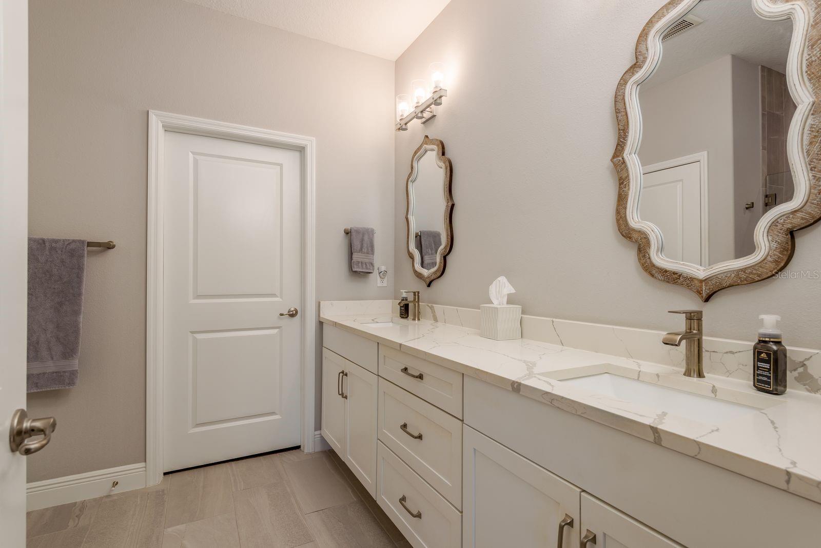 Listing photo id 14 for 2254 Spring Lake Court