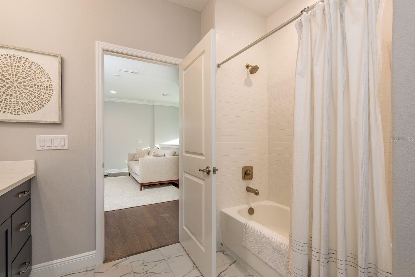 Listing photo id 27 for 2254 Spring Lake Court