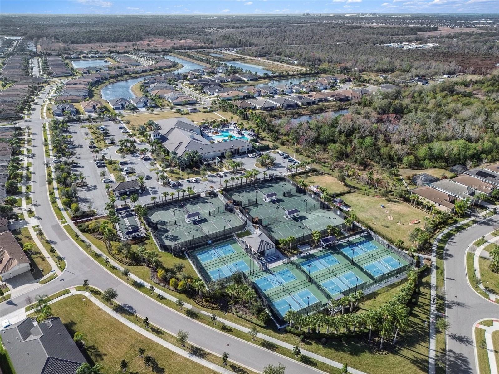 Image 25 of 40 For 15640 Aurora Lake Circle