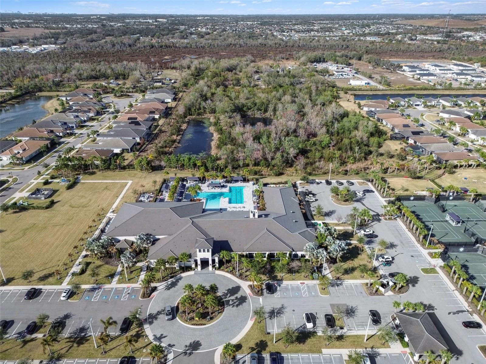 Image 26 of 40 For 15640 Aurora Lake Circle