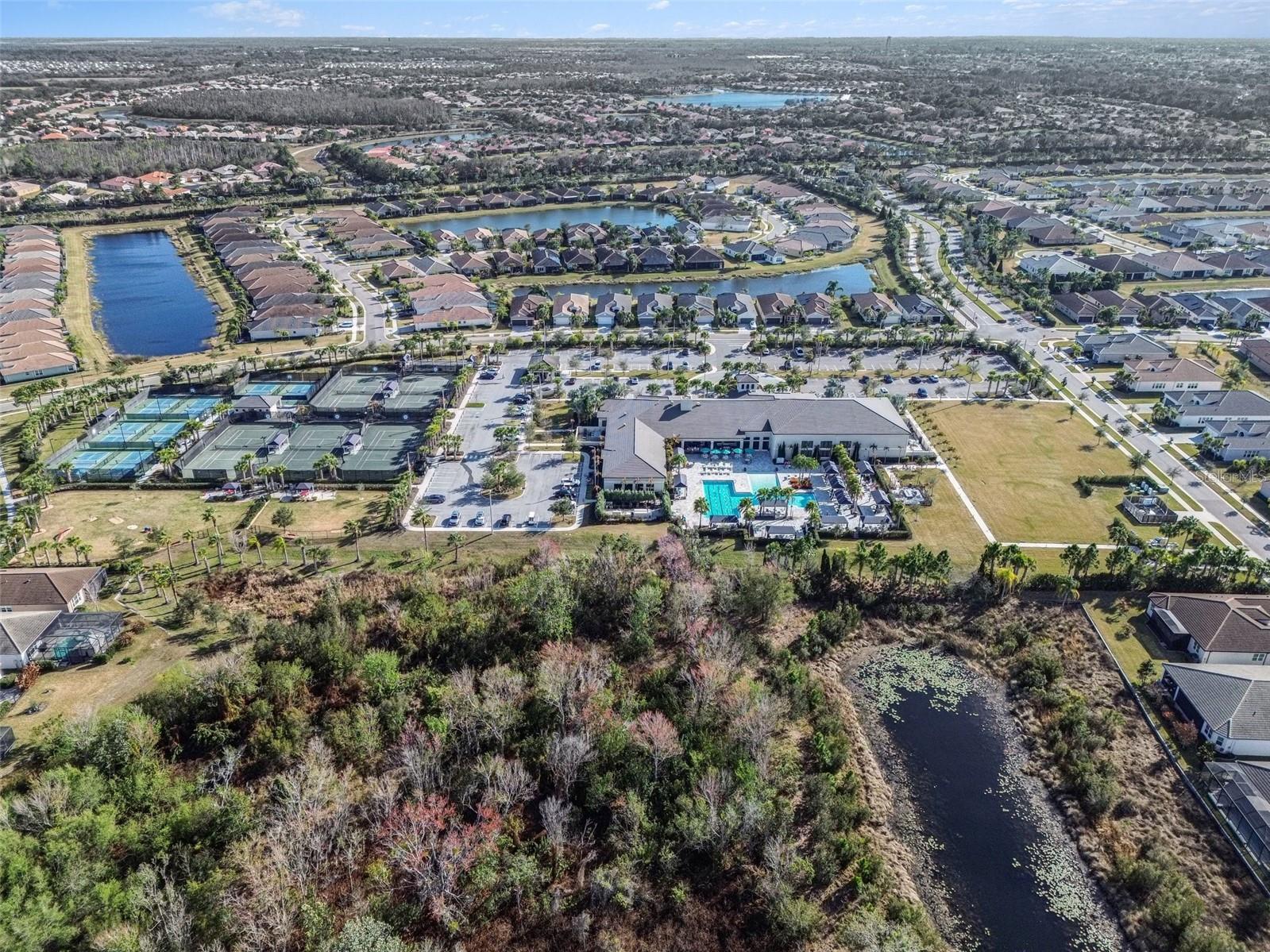 Image 27 of 40 For 15640 Aurora Lake Circle