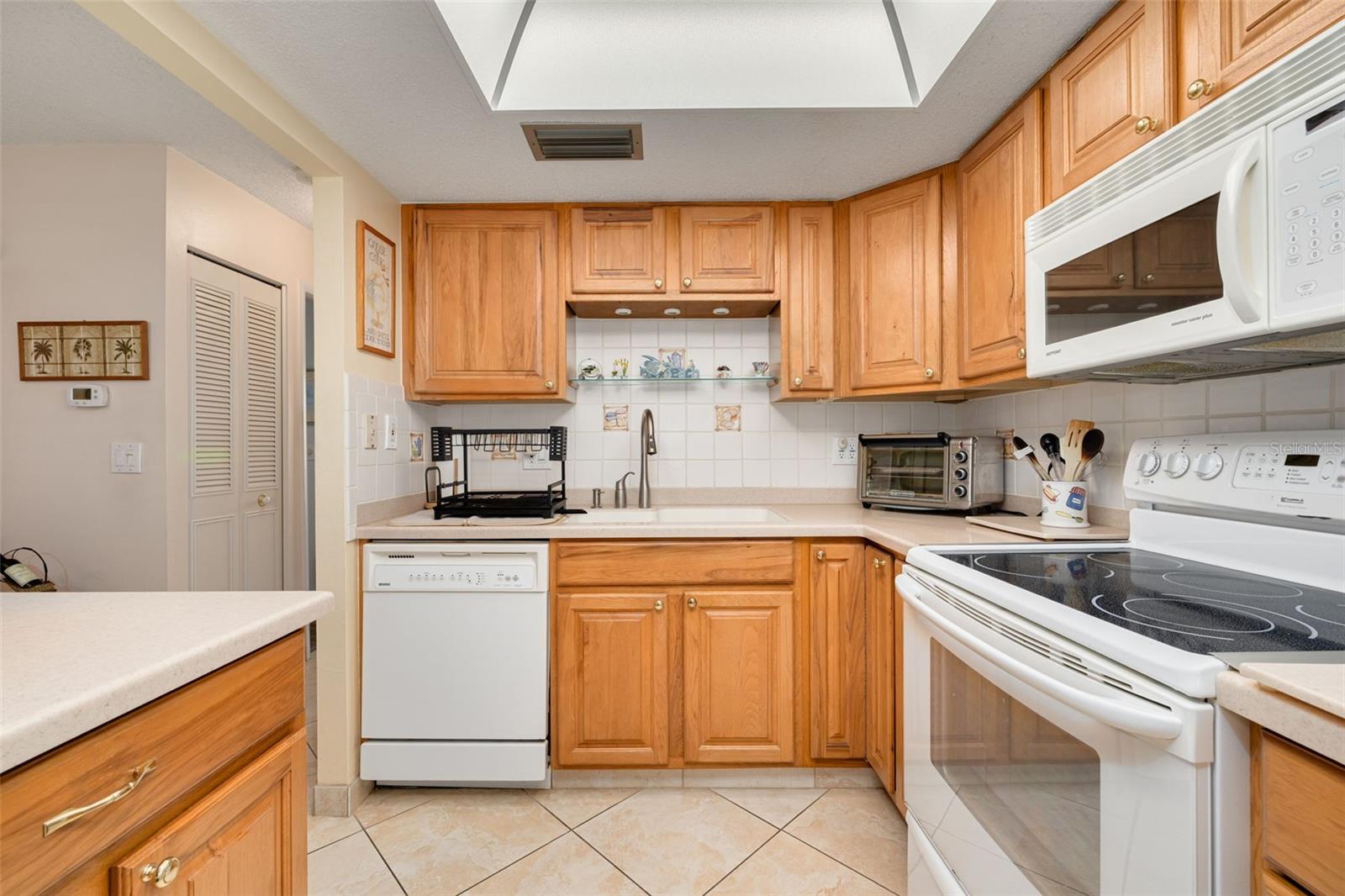 Listing photo id 15 for 2700 Bayshore Boulevard 5302