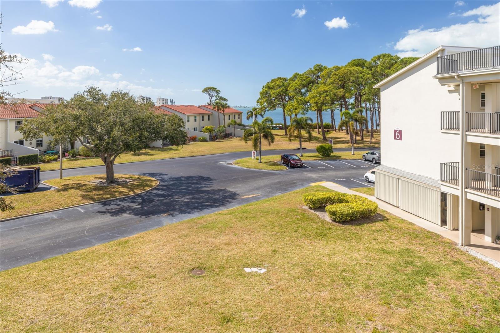 Listing photo id 24 for 2700 Bayshore Boulevard 5302