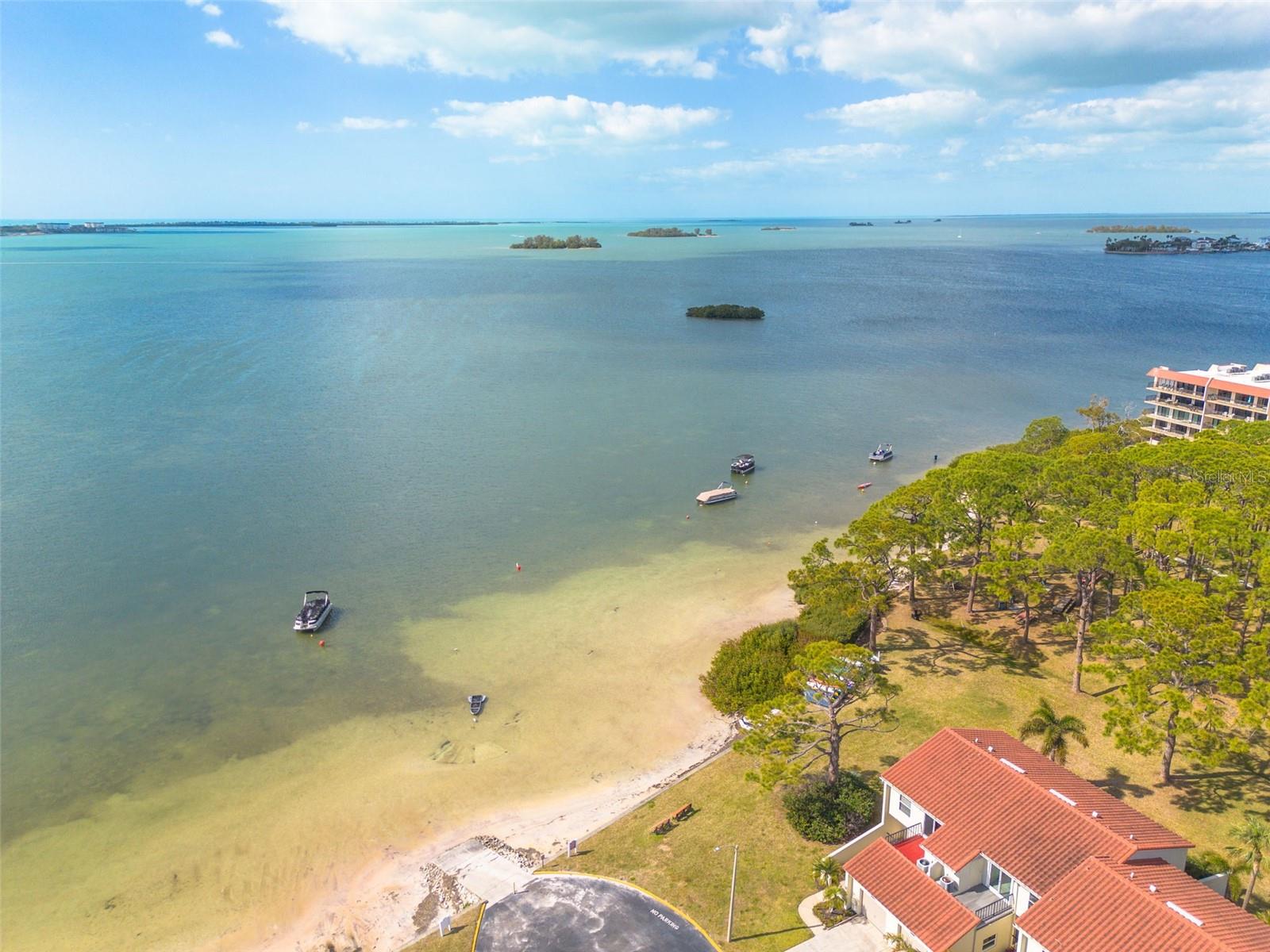 Listing photo id 34 for 2700 Bayshore Boulevard 5302