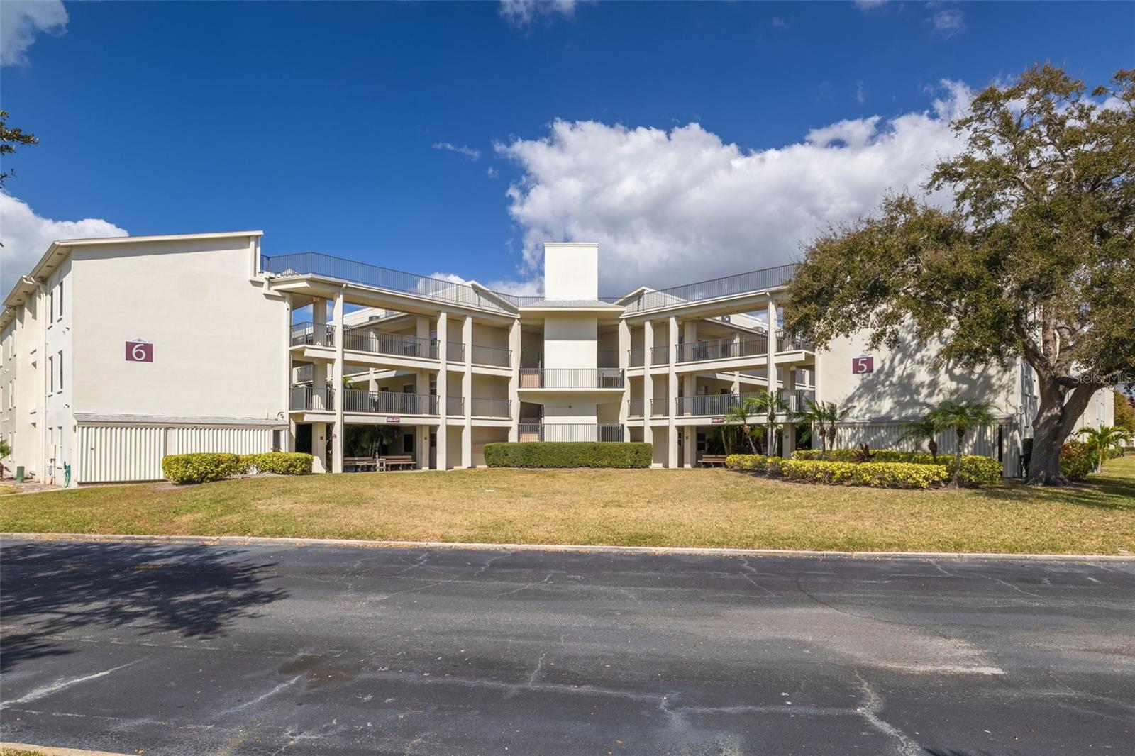 Listing photo id 2 for 2700 Bayshore Boulevard 5302