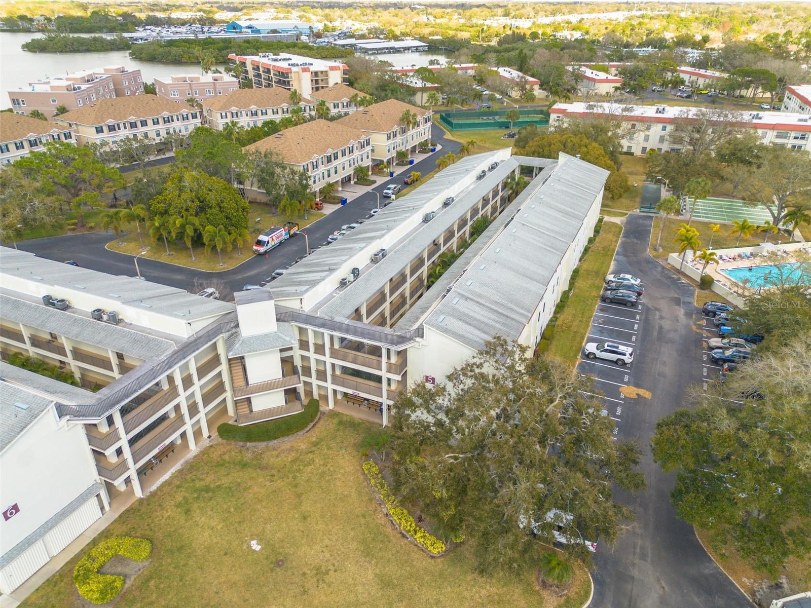 Listing photo id 52 for 2700 Bayshore Boulevard 5302