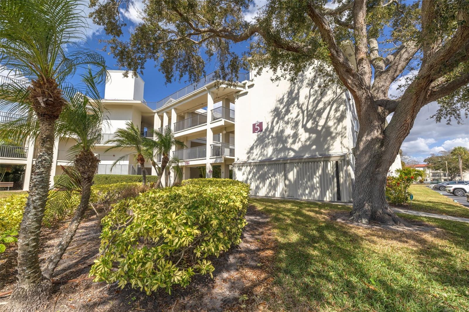 Listing photo id 53 for 2700 Bayshore Boulevard 5302