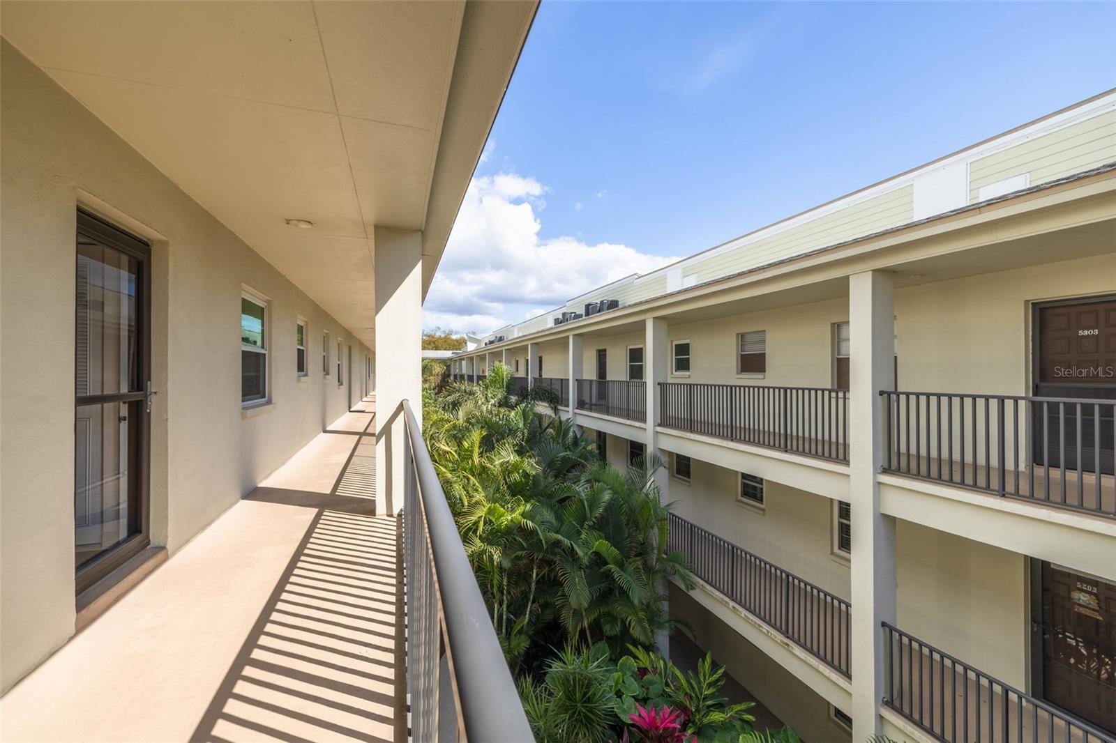 Listing photo id 4 for 2700 Bayshore Boulevard 5302