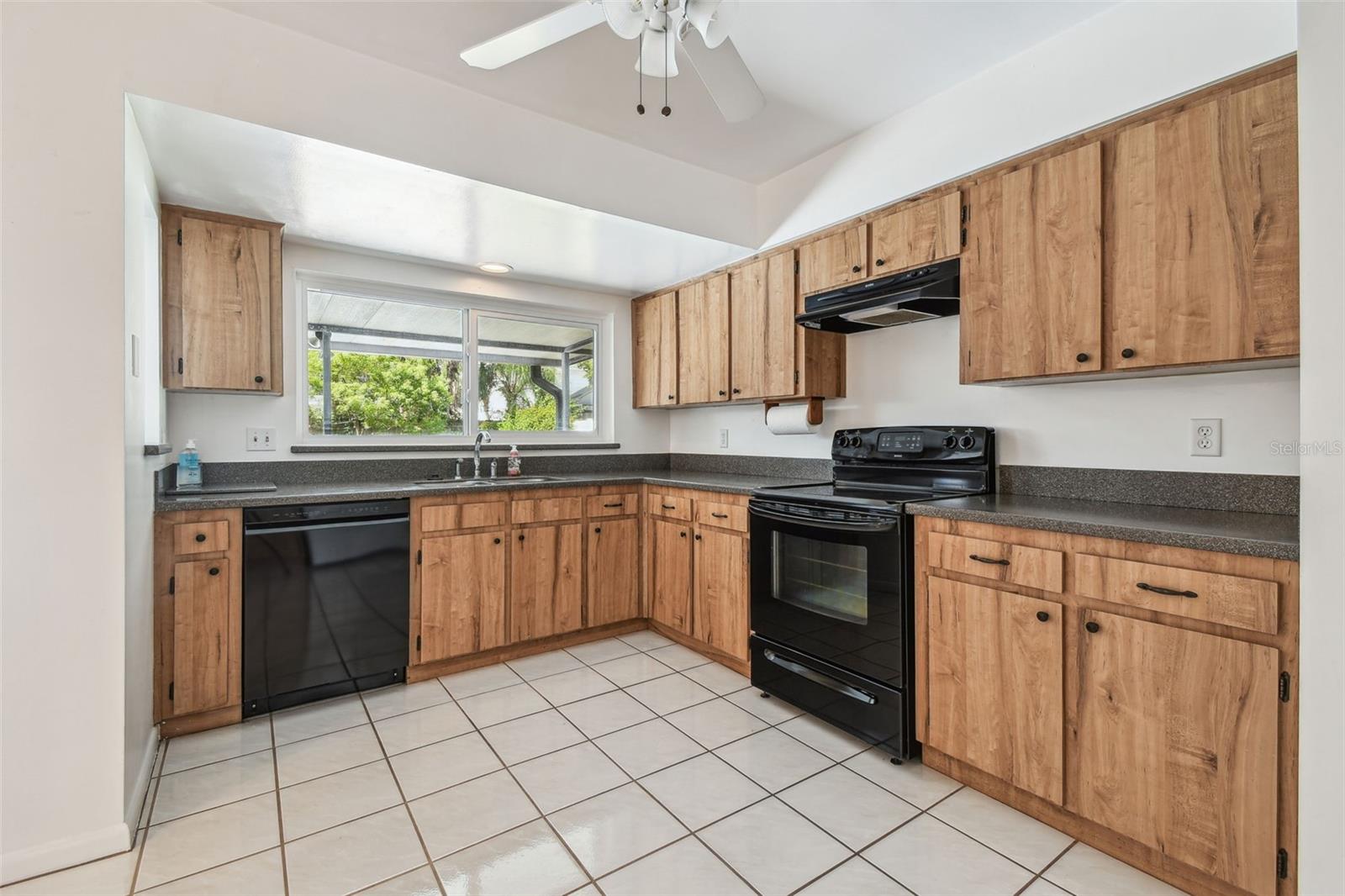 Image 13 of 63 For 6107 Oak Fern Court