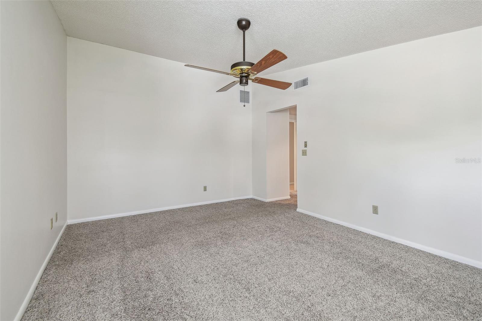 Image 31 of 63 For 6107 Oak Fern Court