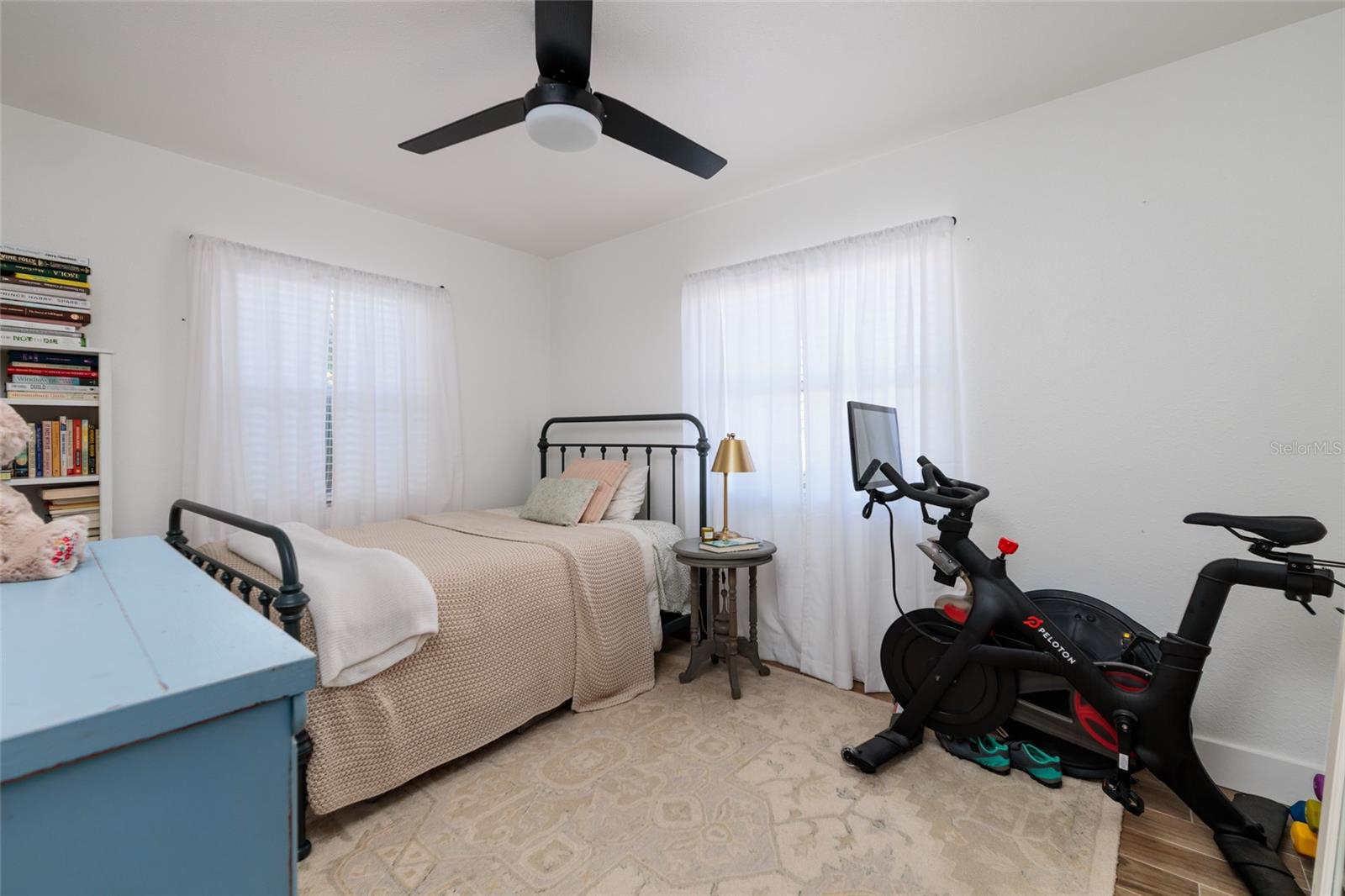 Listing photo id 11 for 600 74th Avenue N