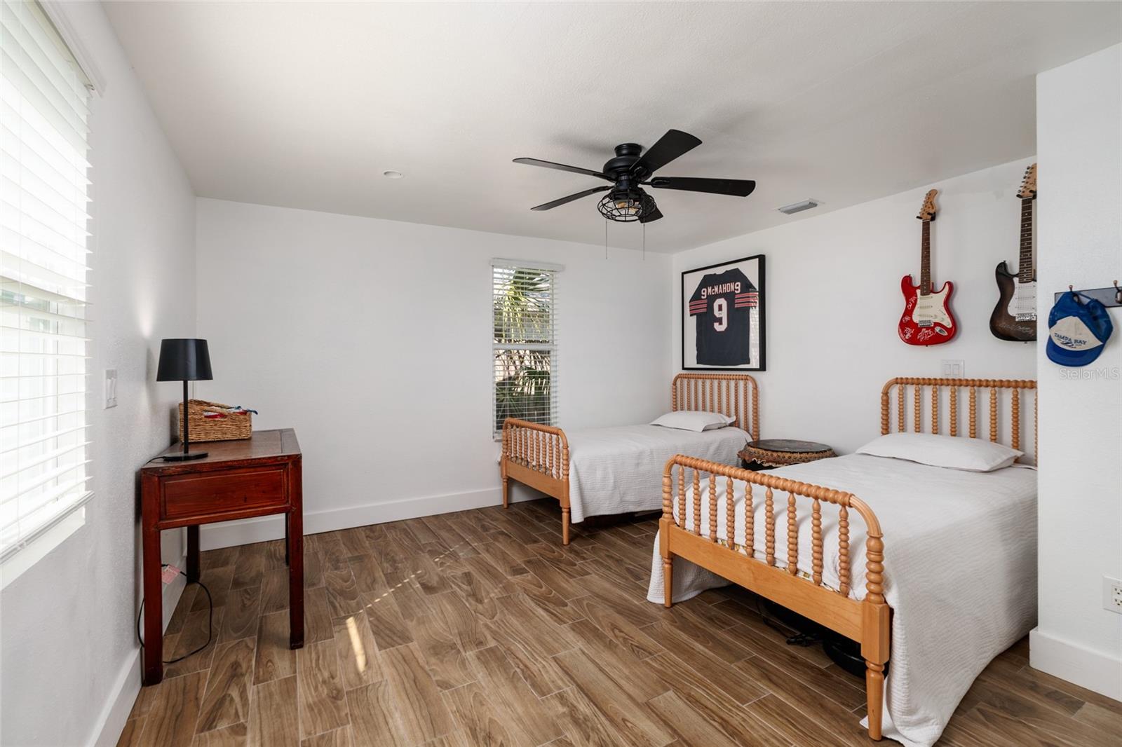 Listing photo id 12 for 600 74th Avenue N