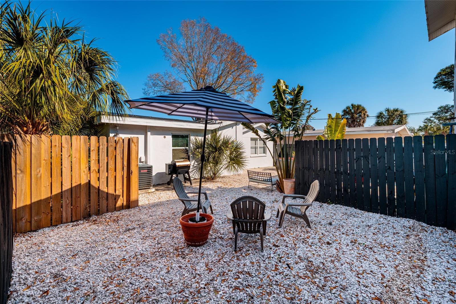 Listing photo id 14 for 600 74th Avenue N