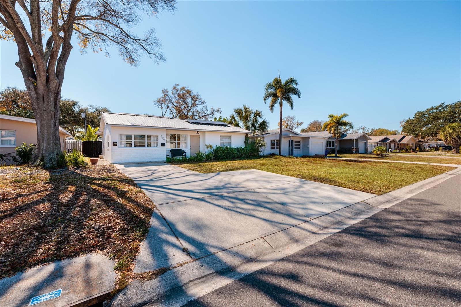 Listing photo id 20 for 600 74th Avenue N