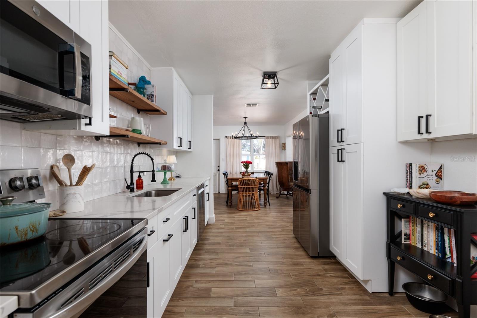 Listing photo id 4 for 600 74th Avenue N