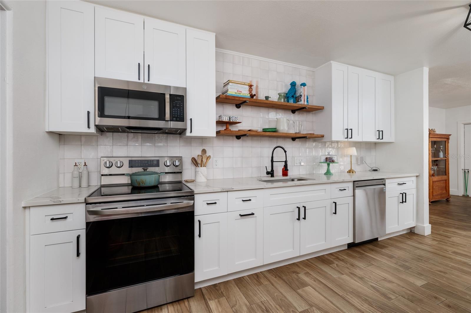 Listing photo id 5 for 600 74th Avenue N