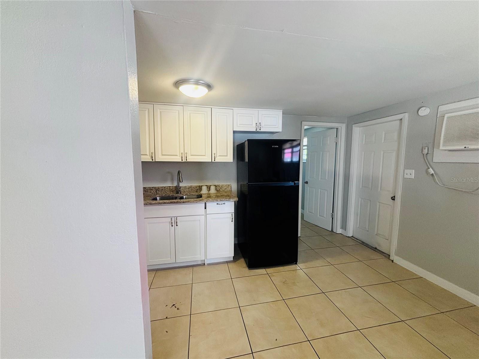 Image 2 of 6 For 1310i Lexington Court