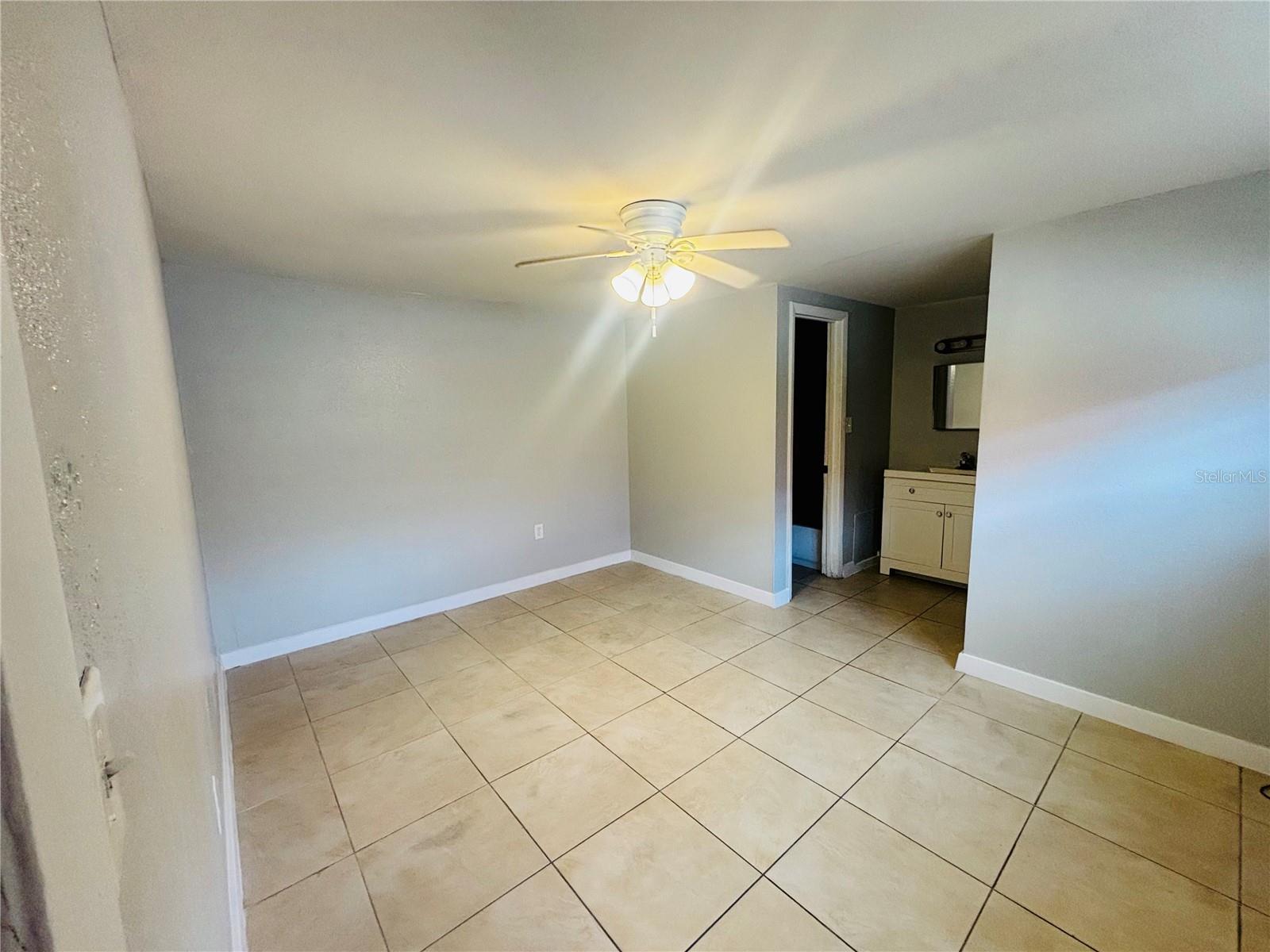 Image 4 of 6 For 1310i Lexington Court