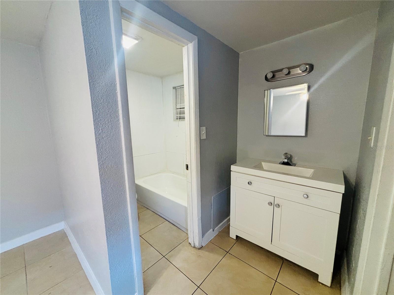 Image 5 of 6 For 1310i Lexington Court