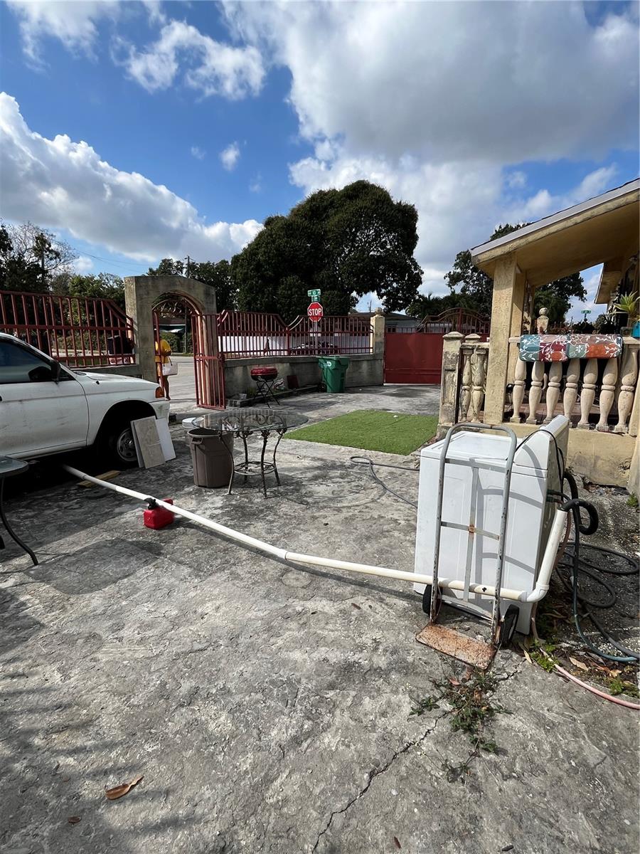 Listing photo id 8 for 995 114th Street