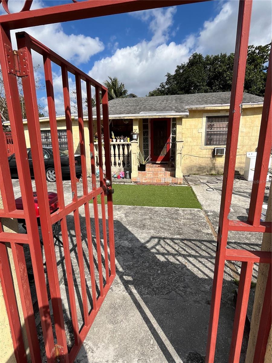 Listing photo id 9 for 995 114th Street