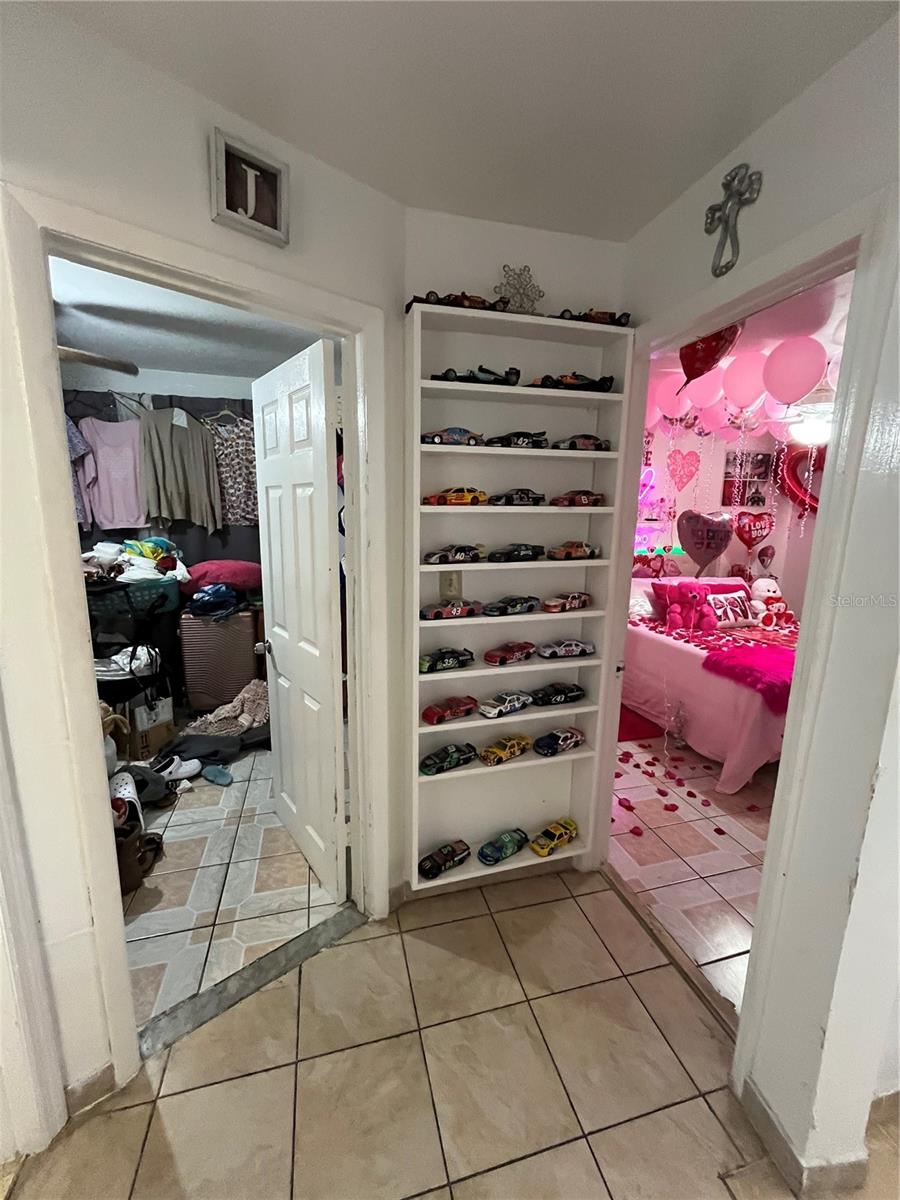 Listing photo id 19 for 995 114th Street