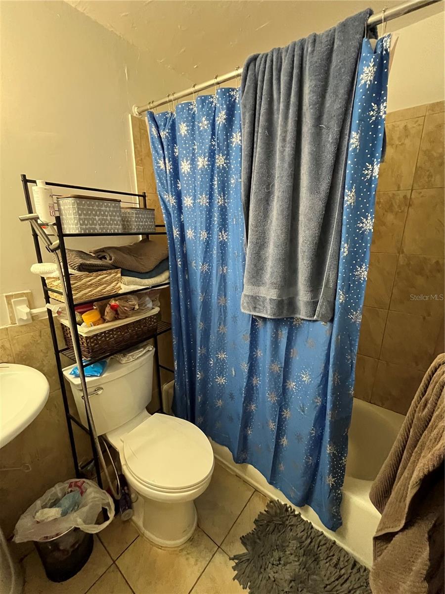 Listing photo id 26 for 995 114th Street