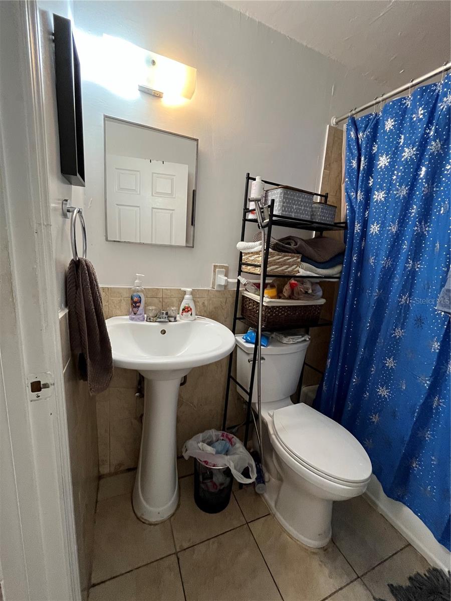 Listing photo id 27 for 995 114th Street