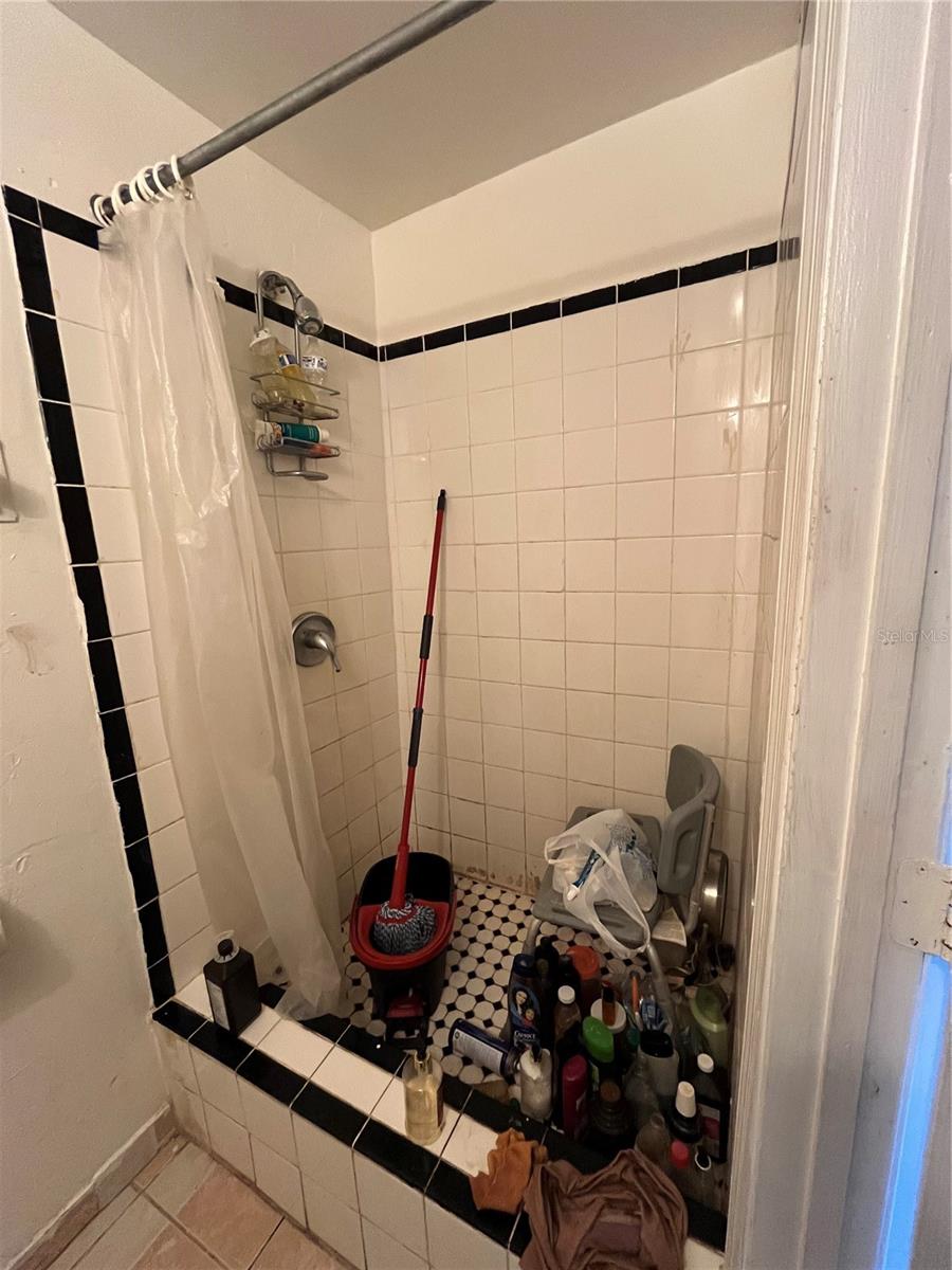 Listing photo id 34 for 995 114th Street