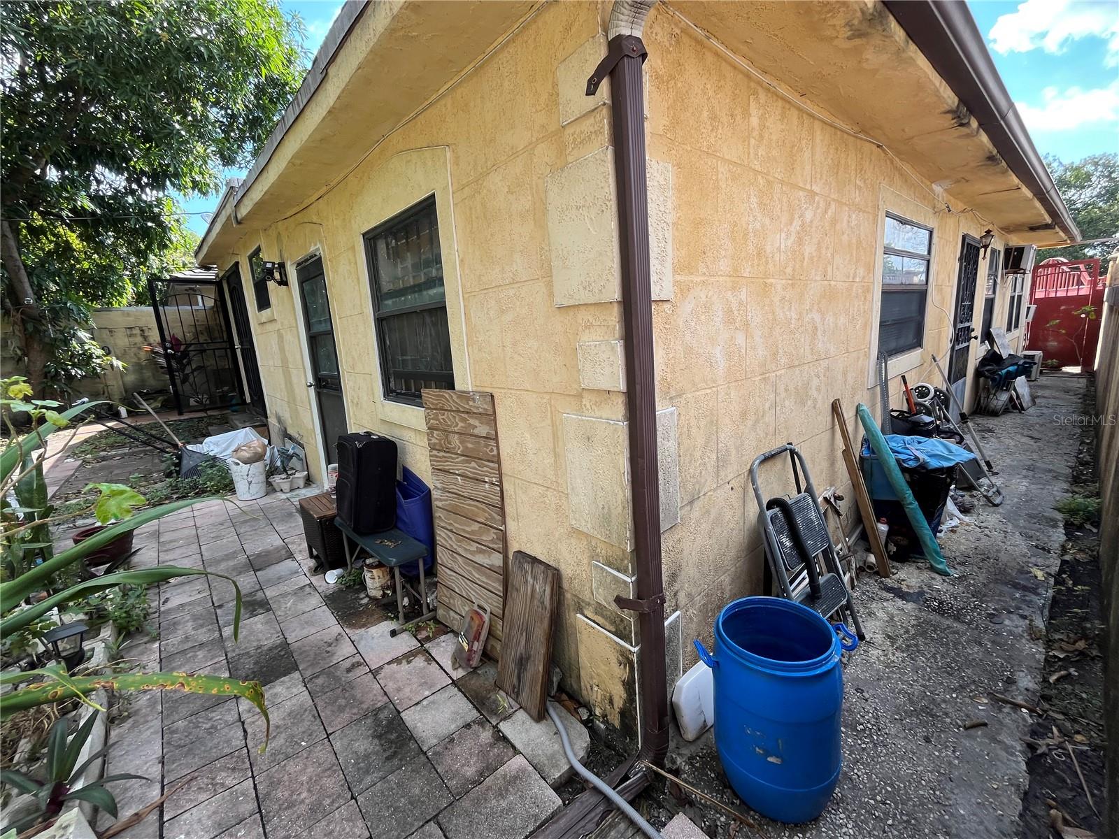Listing photo id 39 for 995 114th Street