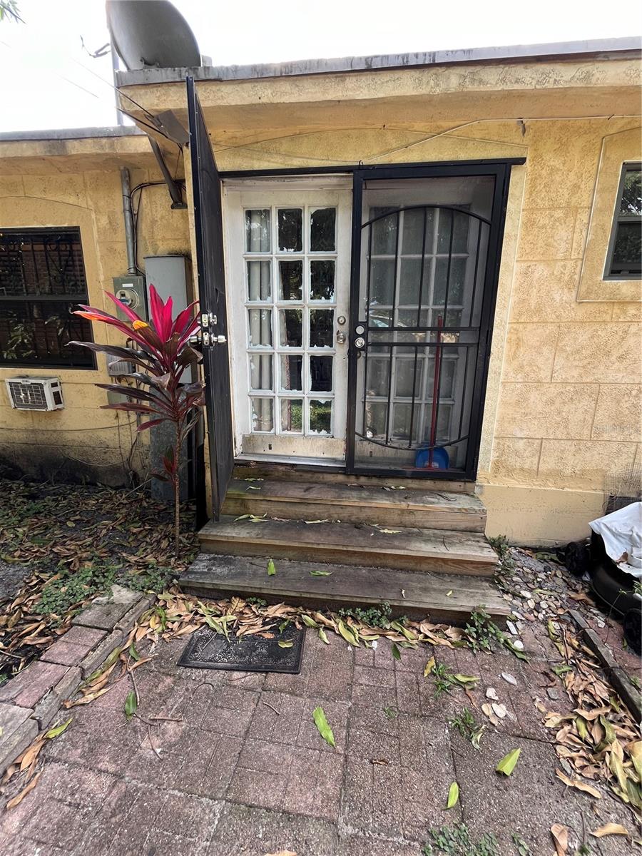 Listing photo id 41 for 995 114th Street