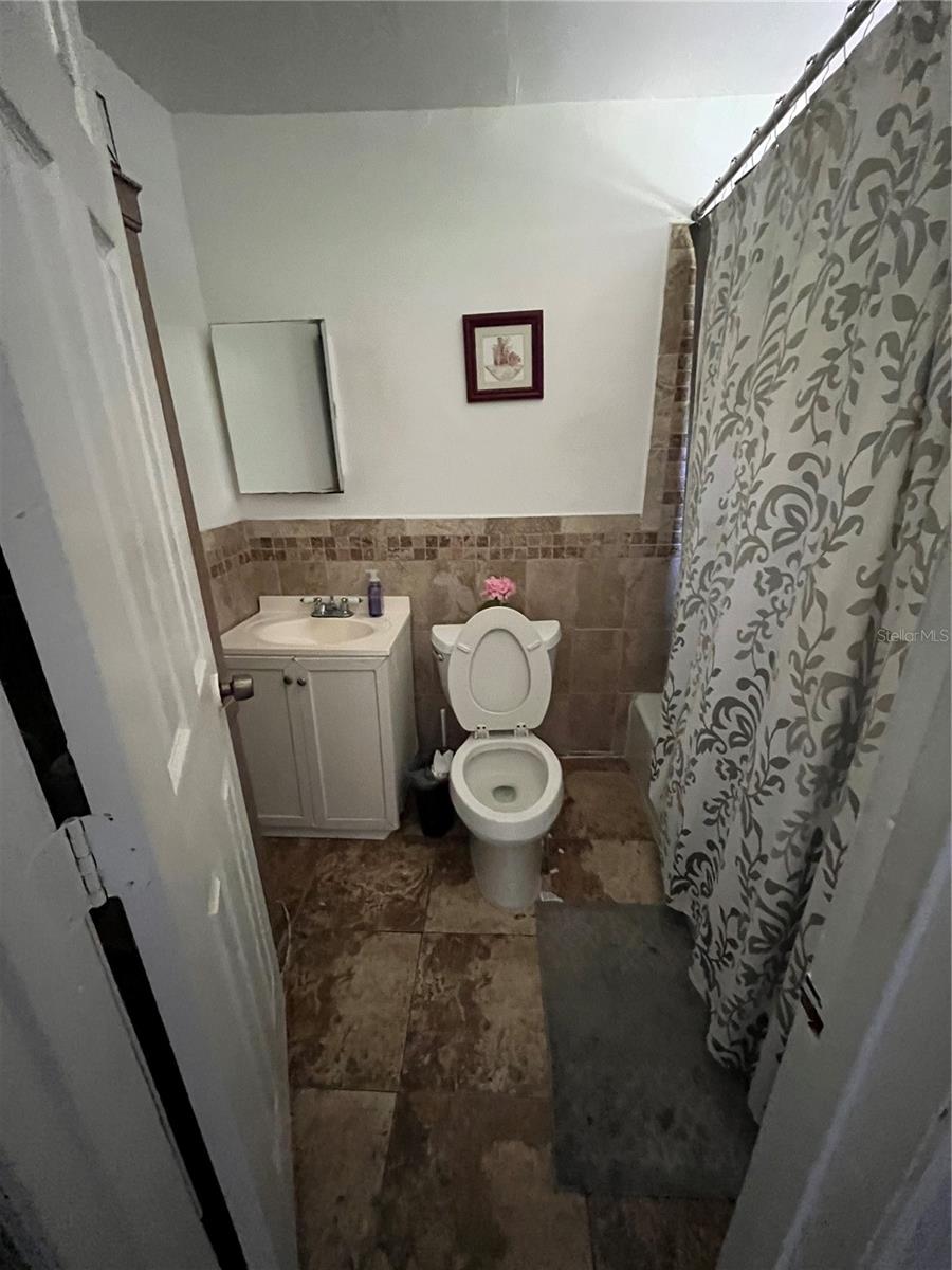 Listing photo id 47 for 995 114th Street