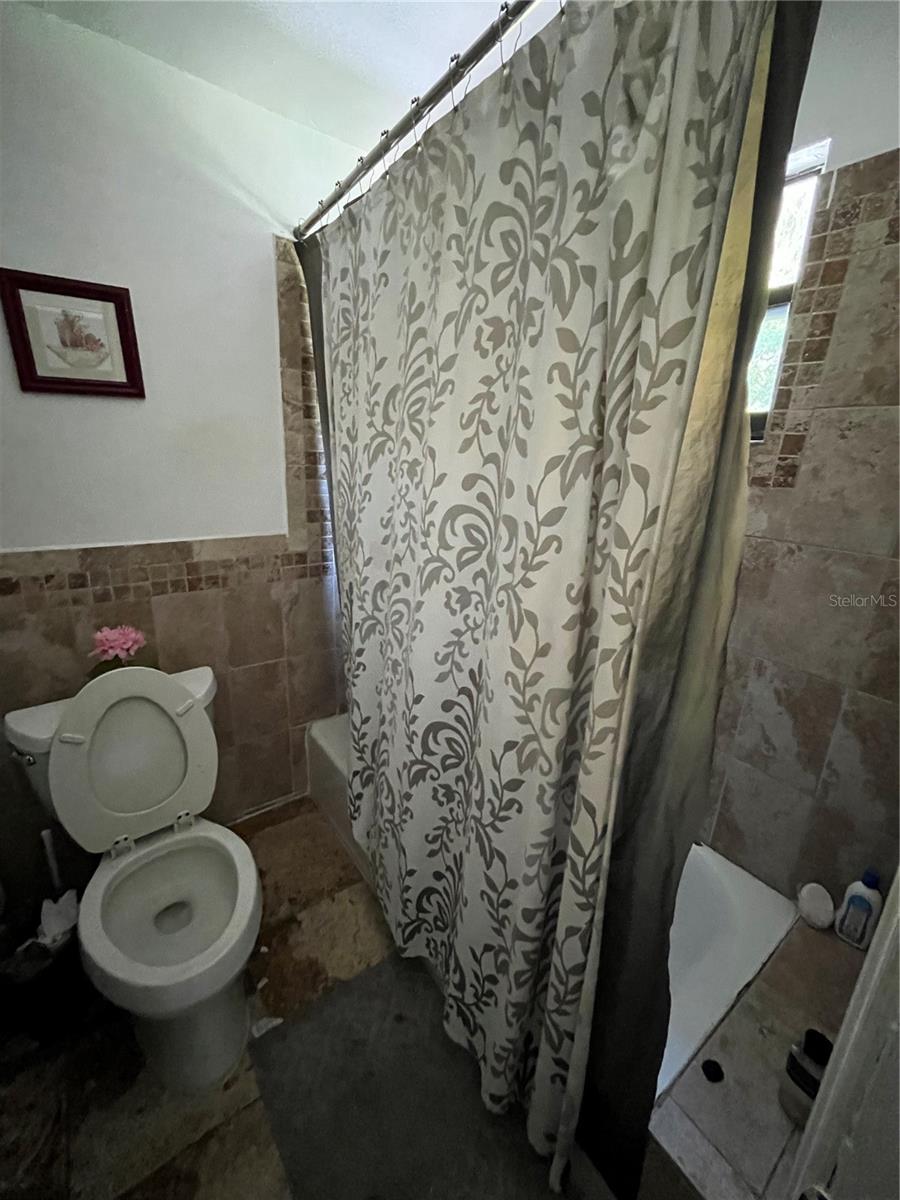 Listing photo id 48 for 995 114th Street