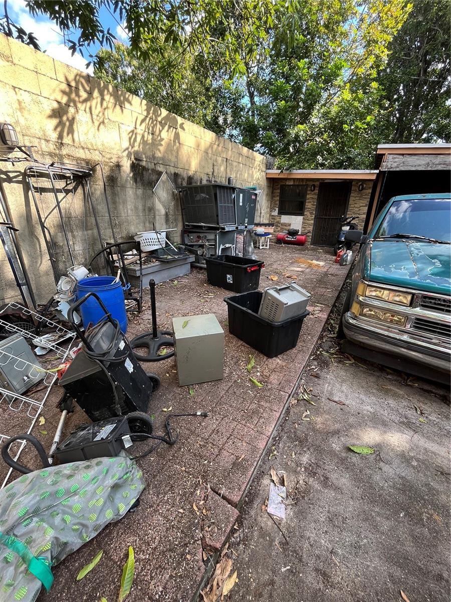 Listing photo id 52 for 995 114th Street