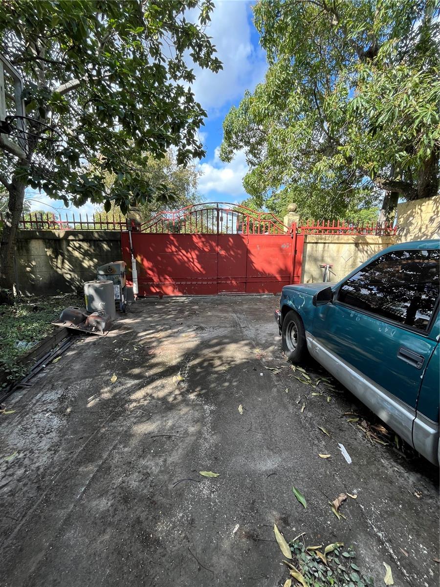 Listing photo id 54 for 995 114th Street