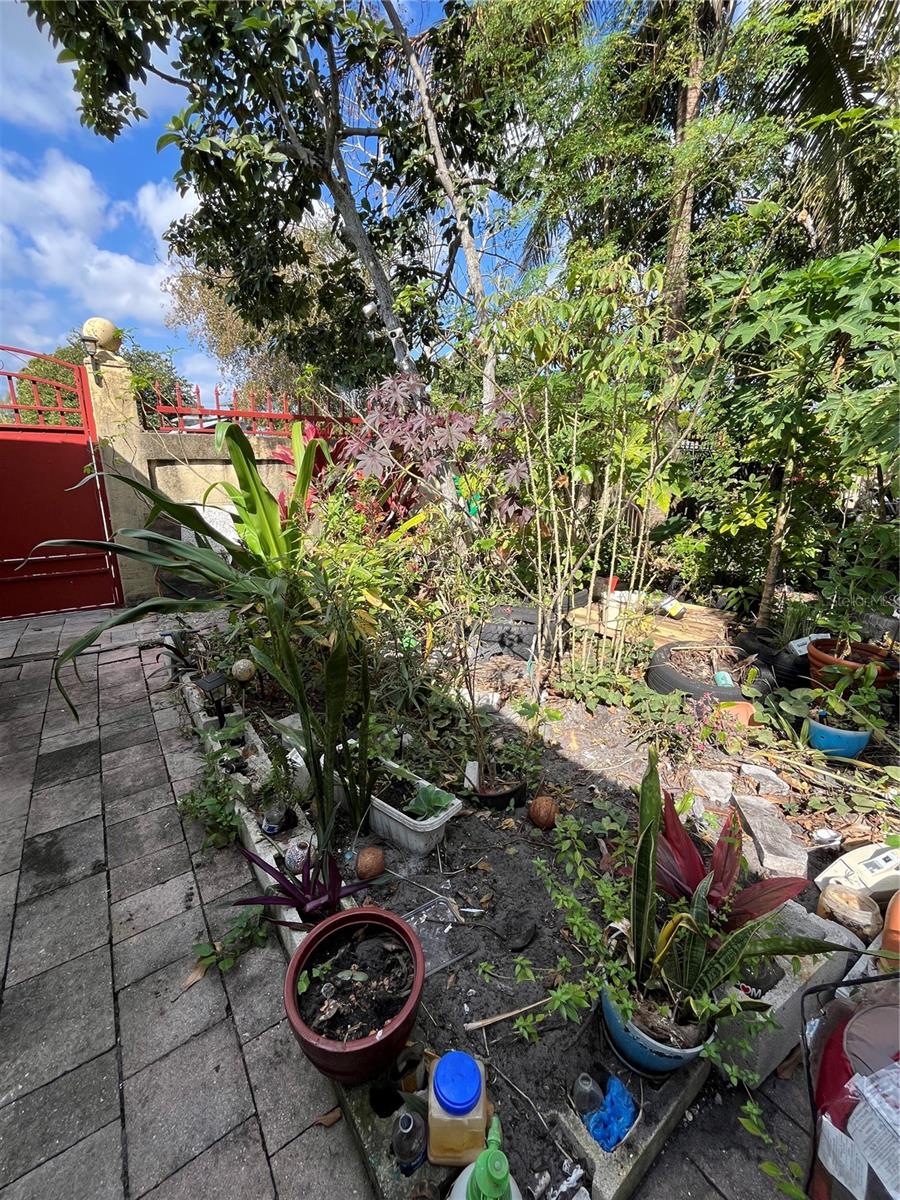 Listing photo id 57 for 995 114th Street