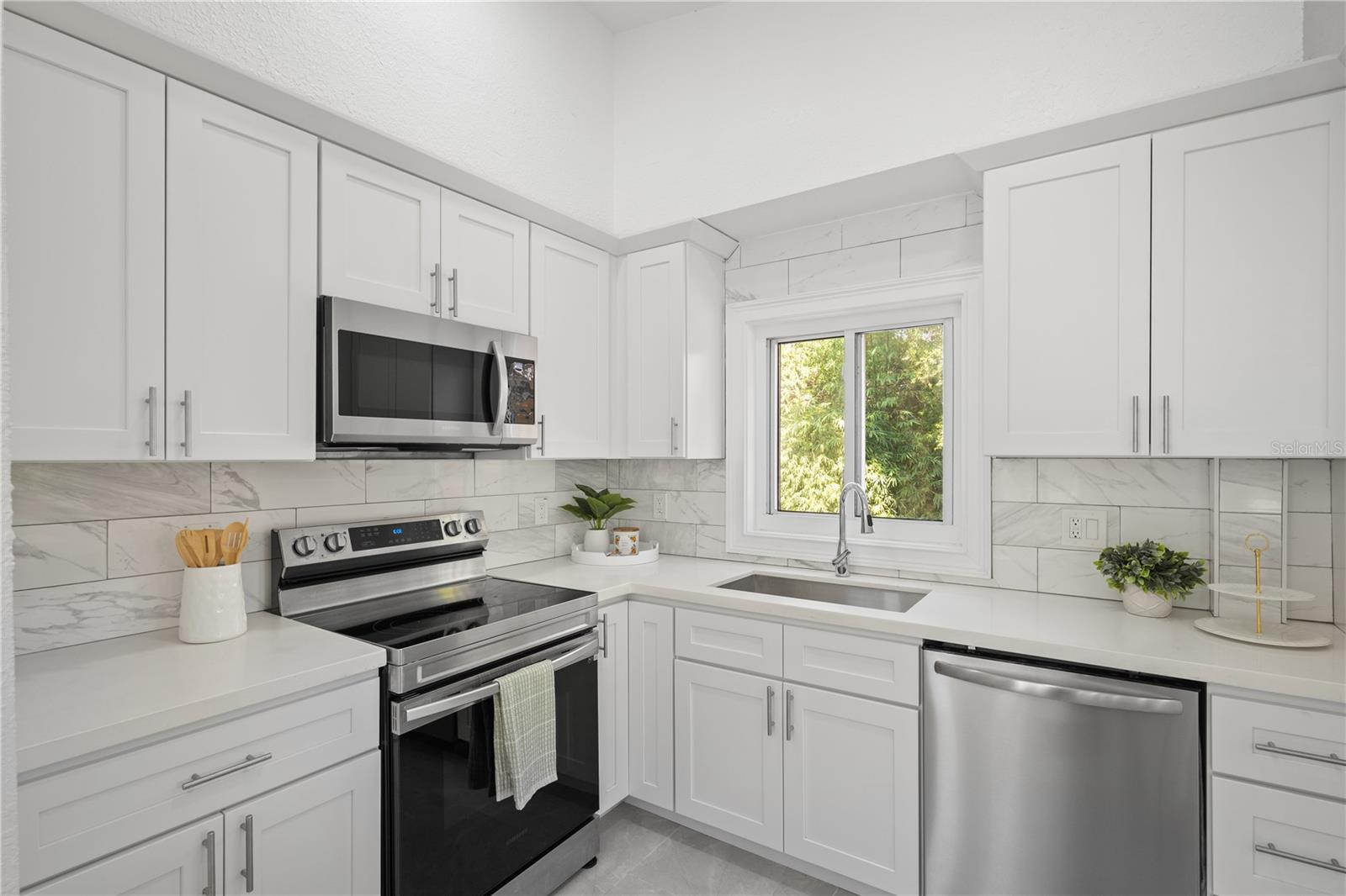 Image 6 of 23 For 5115 16th Street N